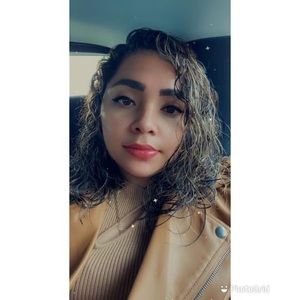 Meet your Posher, Roxana